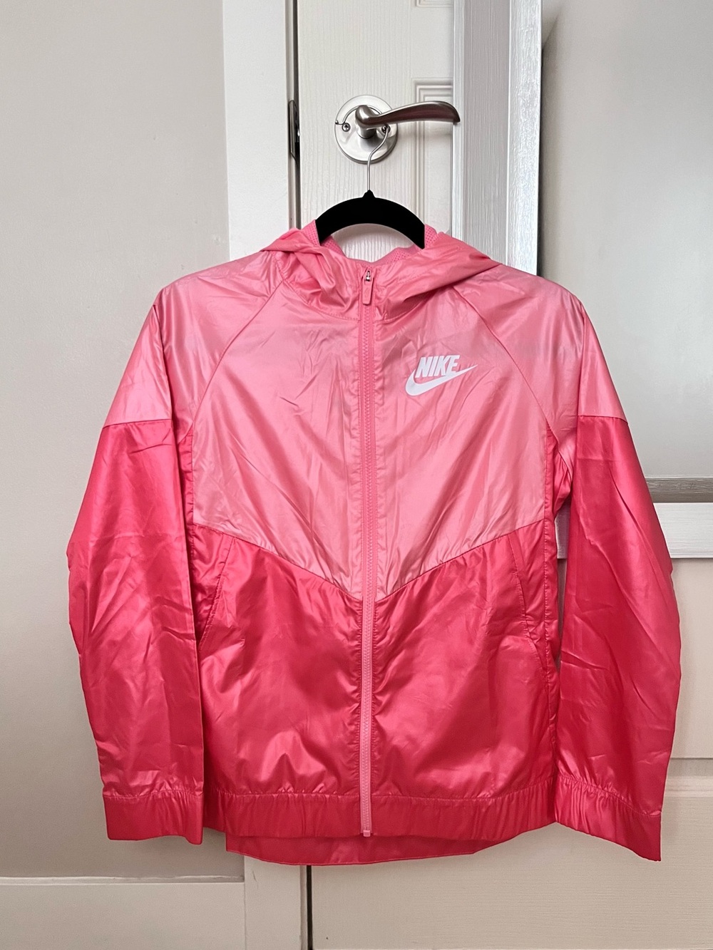 Nike Windrunner Jacket in Coral/Pink (Size XL Youth)
